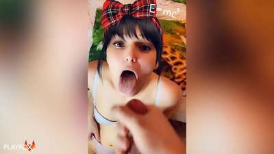 Intombazane yasesikoleni esiphakeme ithola i-cum yayo yokuqala emlonyeni wayo kumfundi efunda naye